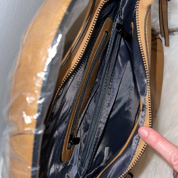 Nwt Realer cross body bag - Picture 9 of 12
